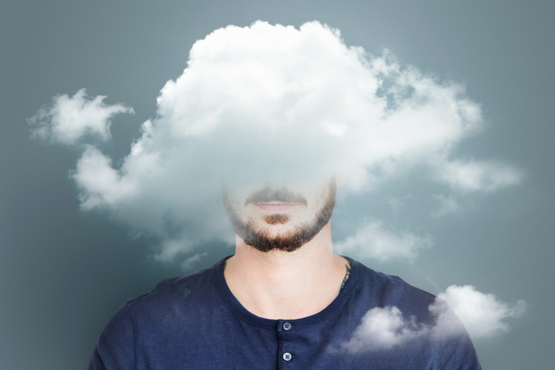 وهم الكمال المعرفي: حين يُصبح الجهل متقنَ اللباس